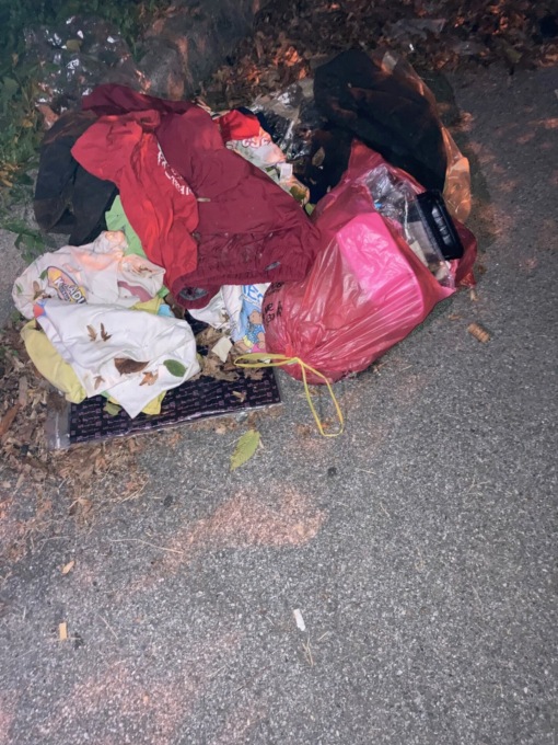 Rifiuti abbandonati a Carugate, le indagini portano… a un fantasma