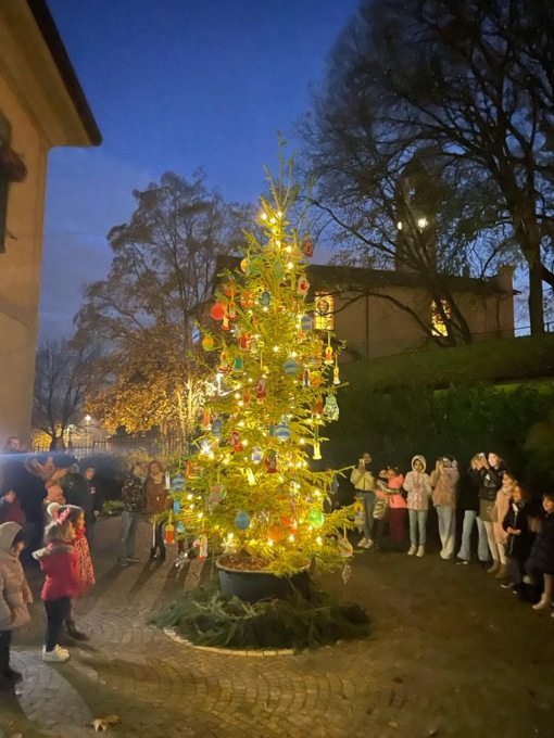 Luminarie realizzate dai bambini della Primaria a Trezzano Rosa