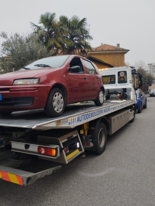 Auto senza assicurazione, revisione e sottoposta a fermo: intervento della Polizia Locale di Brugherio