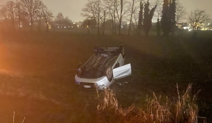 Uno scontro tra due auto all’origine del ribaltamento sulla Padana tra Gorgonzola e Gessate