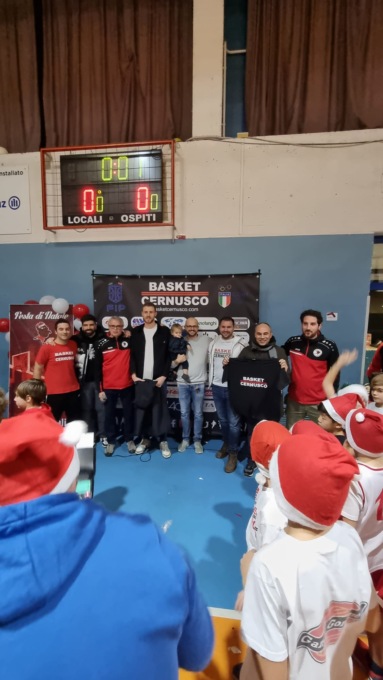 festa di natale pallacanestro cernusco