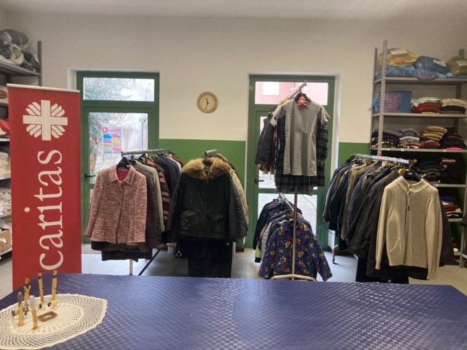 Ha aperto i battenti l’atelier di via Orsenigo, dove la carità va di moda