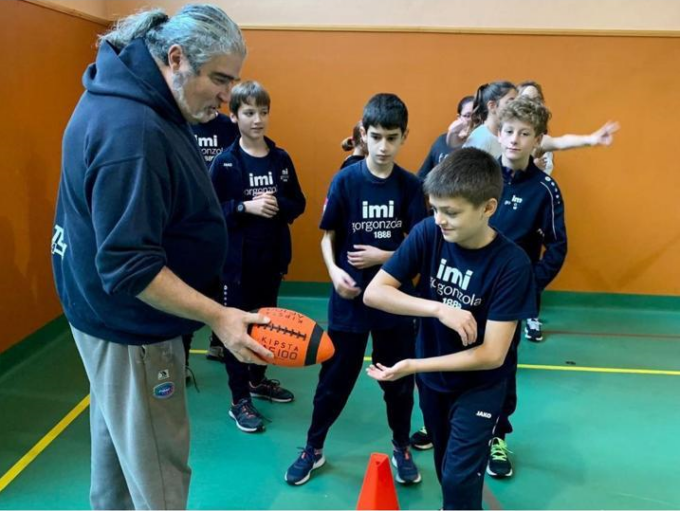 I Daemons di Cernusco sul Naviglio portano il football americano in cattedra