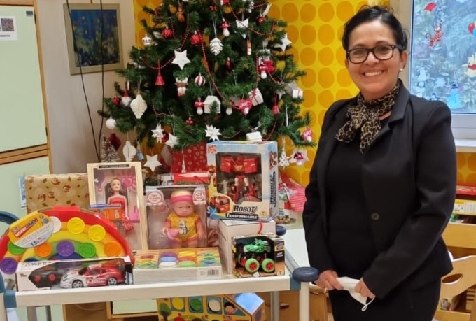 Doni alla Pediatria di Cernusco dall’Aps Mujer Levante Tu Voz