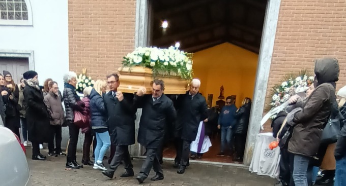 L’ultimo saluto ad Aurora Pederzani: “Non smettete di cercare la felicità”