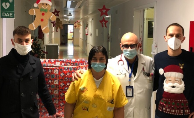 Una pioggia di giocattoli al reparto di Pediatria di Melzo
