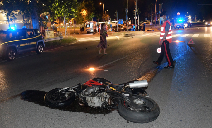 Tassista morto in un incidente a Segrate, patteggia l’automobilista passato col rosso