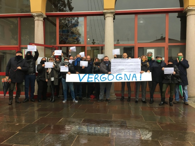 Il centrodestra di Brugherio si imbavaglia contro le limitazioni alle iniziative politiche: “Vergogna”