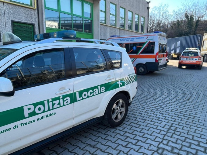 Incidente con il trapano a Trezzo, operaia in ospedale