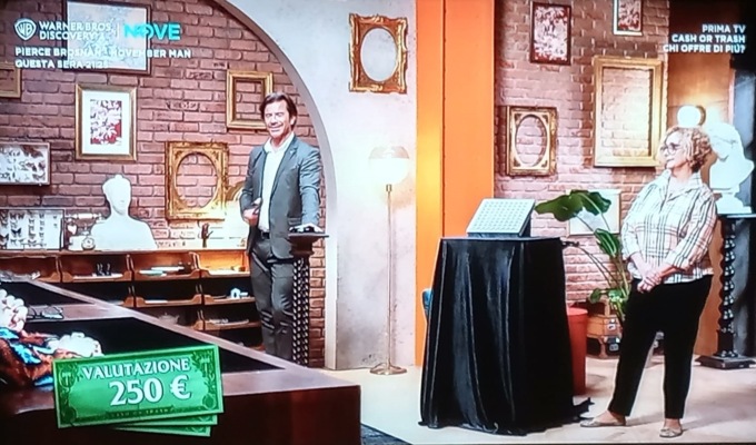 Da Cologno Monzese in televisione per vendere un antico posacenere