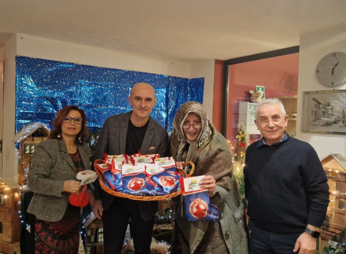 Dopo due anni di assenza, la Befana è tornata a Pessano con Bornago