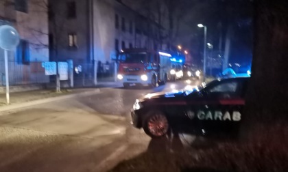 Casa in fiamme a Pioltello: i Carabinieri salvano anziana, badante e due bimbi