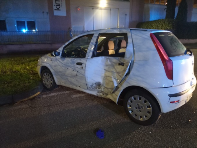 Spaventoso incidente tra un’auto e una moto a Inzago, grave un giovane centauro