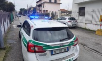 Rubato il monopattino a un bimbo di tre anni, la Polizia Locale lo ritrova e fa felice il piccolo