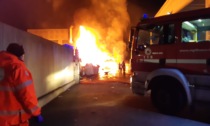 Incendio nella zona industriale di Cassina de' Pecchi, pompieri sul posto