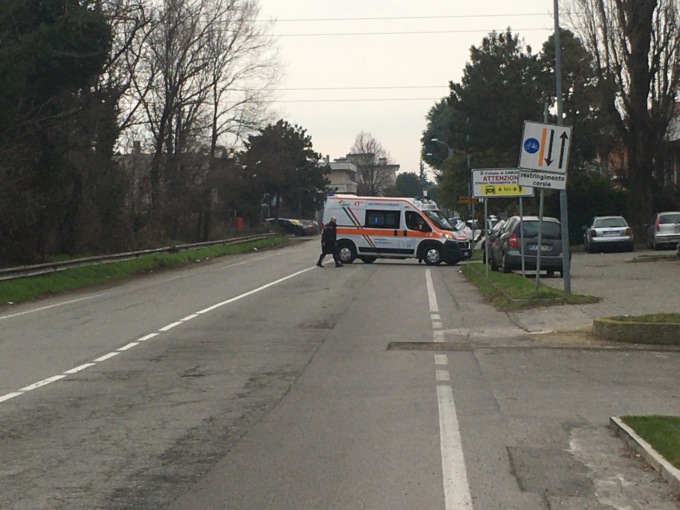Infortunio sul lavoro a Carugate, 50enne soccorso in codice rosso