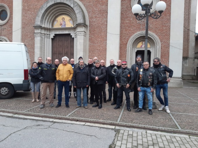 Rombano i motori della Befana benefica del Moto club Gessate