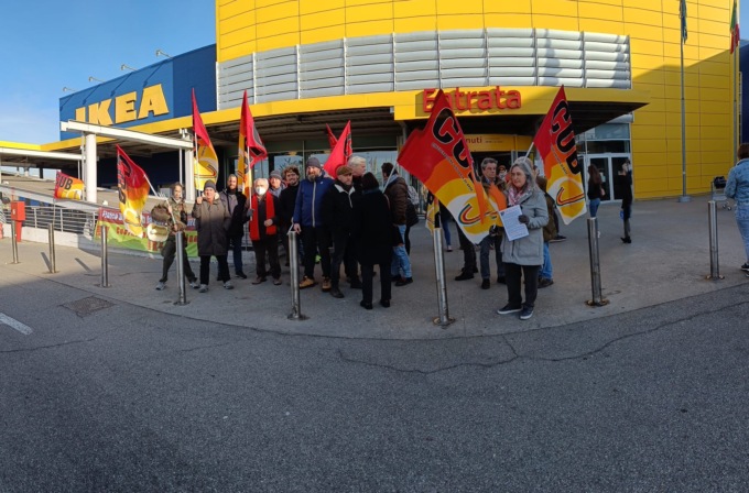 Presidio di protesta davanti all’Ikea di Carugate