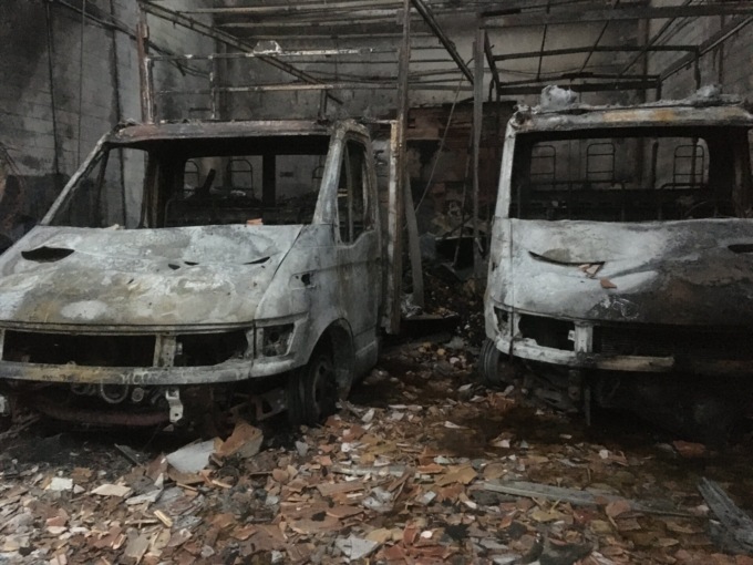 Incendio nella zona industriale di Vimodrone, tre capannoni inagibili