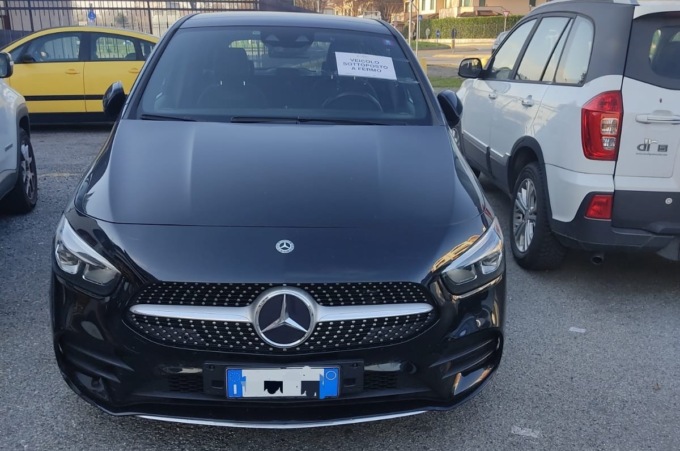Brugherio, guida una Mercedes senza assicurazione e con la patente ritirata: stangata per un 41enne