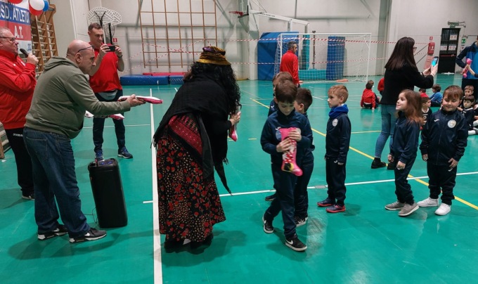 La Befana rossoblu porta calcio e sorrisi, il torneo di Truccazzano é stato un successo!