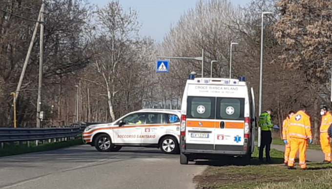 Caduta da bici, ambulanza e automedica a Rodano