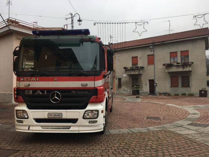 Allarme a Cologno Monzese: “C’è un cane con la testa incastrata nella ringhiera”