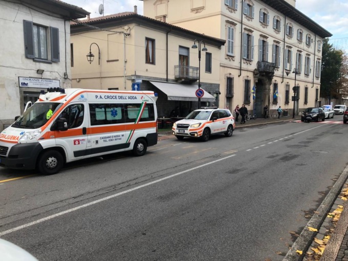 Investito un pedone a Cassano d’Adda, automedica e ambulanza in codice rosso
