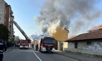 Incendio in una casa di corte di Brugherio: mobilitazione di pompieri e Polizia Locale