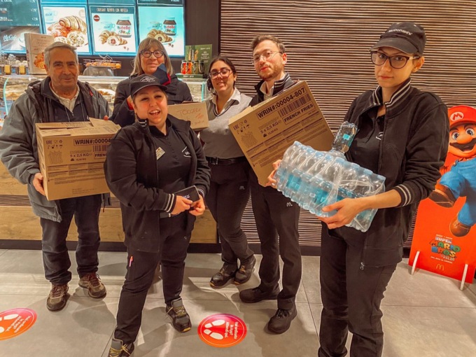 Dai ristoranti McDonad’s di Segrate 250 pasti caldi in dono ogni settimana alle strutture caritative del territorio
