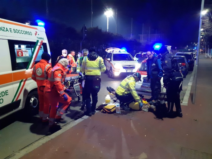 Due persone investite a Pioltello vicino al centro sportivo: arrivano due ambulanze e automedica