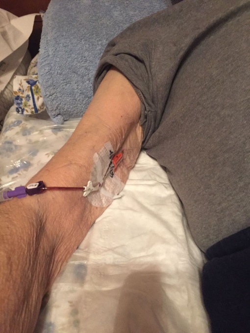 Ottantottenne di Masate, dimesso dall’ospedale con la “farfallina” per la flebo nel braccio