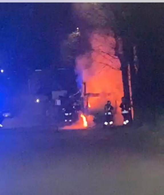 Furgone in fiamme in via Firenze a Cernusco, intervento dei Vigili del Fuoco