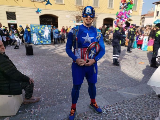 A Cernusco impazza il Carnevale, sfilata delle maschere nel centro storico