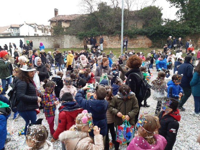 Gessate, i bambini sfilano per il Carnevale