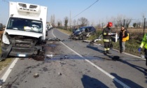 Grave incidente frontale a Cernusco tra un furgone e un'auto: soccorsi in codice rosso