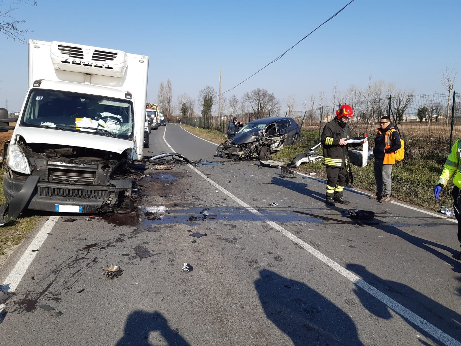 Grave incidente frontale a Cernusco tra un furgone e un'auto: soccorsi ...
