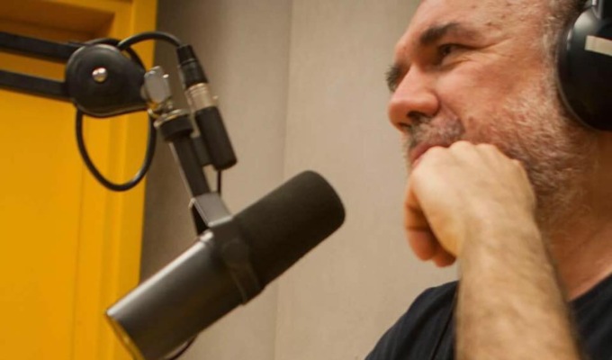 Un minuto di silenzio e una pioggia di lettere e disegni per il professor Bianchi di Truccazzano