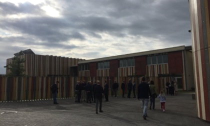 Forte vento, possibili problemi al tetto della nuova scuola primaria di Cernusco sul Naviglio
