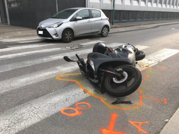 Scontro con un’auto a Cologno Monzese, 30enne ricoverato in Rianimazione