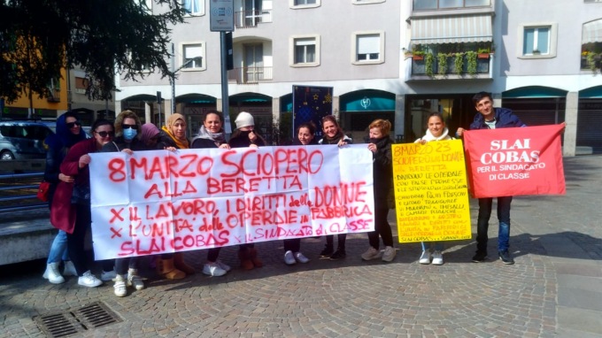 A Trezzo sull’Adda le operaie della Beretta scioperano nel giorno della Festa della donna