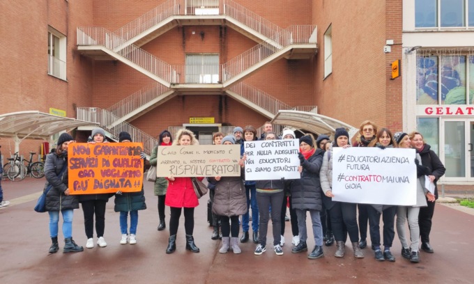 Educatrici e assistenti sociali di Pioltello coinvolgono la città: “Basta risparmiare su salari e servizi”