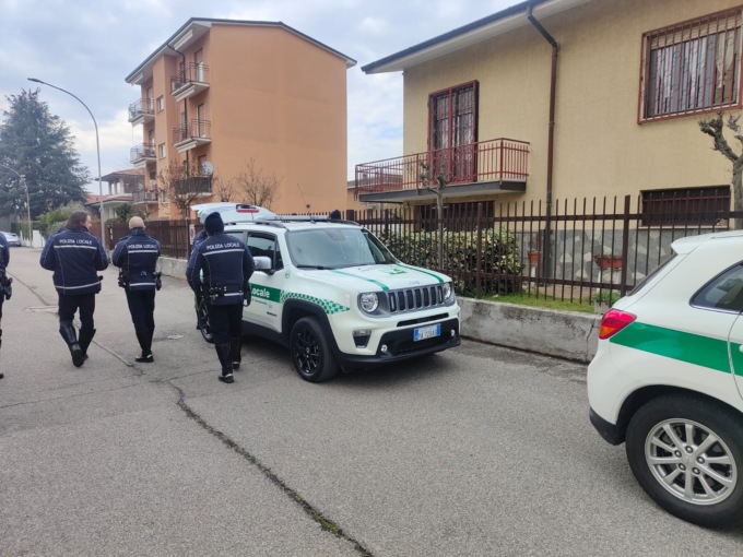 Scontro tra due auto a Gorgonzola: distrutta una Tesla