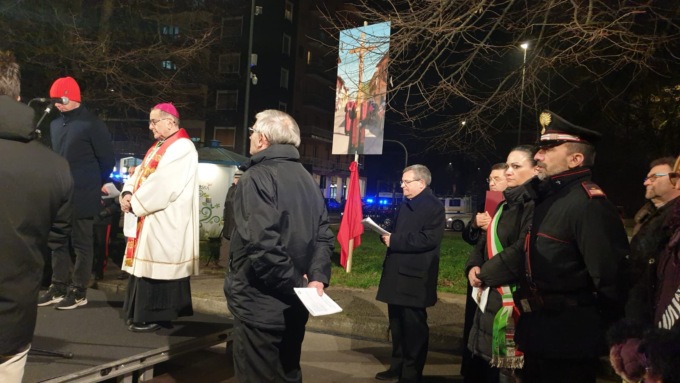 via crucis con arcivescovo mario delpini a cassina de pecchi