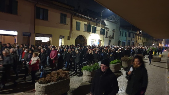 via crucis con arcivescovo mario delpini a cassina de pecchi