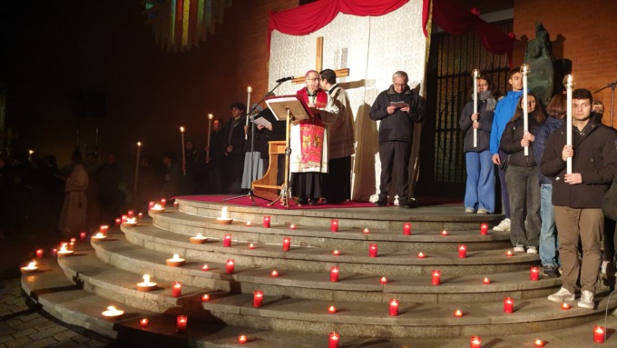 via crucis con arcivescovo mario delpini a cassina de pecchi