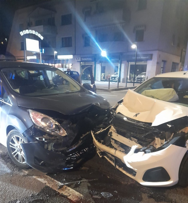 Paura a Cassina: scontro frontale sulla Padana
