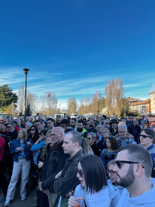 Una folla immensa per l’ultimo saluto a Francesco Viterbi, il pres del Rugby Cernusco