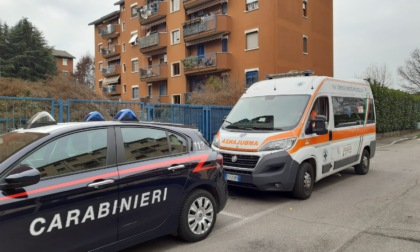 Si sente male in casa e sbatte la testa: a Pioltello ambulanza e Carabinieri
