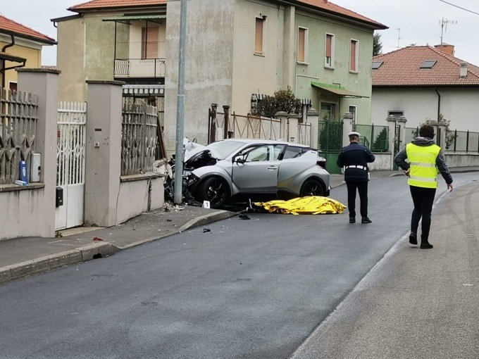 Tragedia a Pozzo d’Adda: incidente in via Roma, due persone perdono la vita
